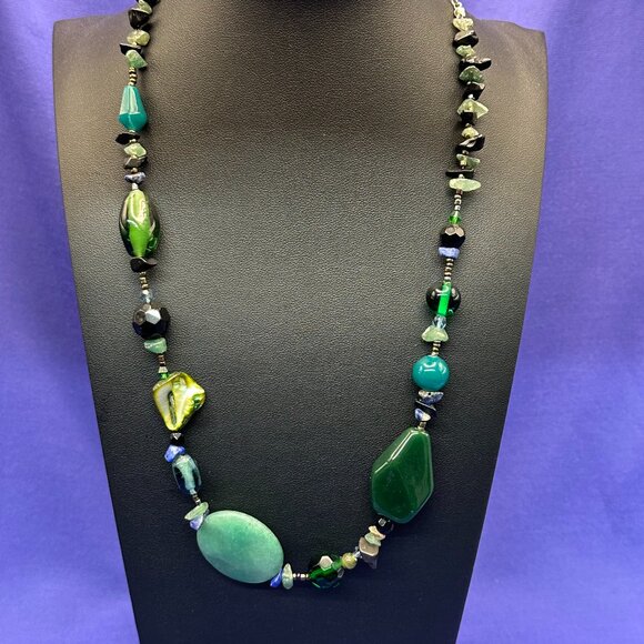 Unica Green Jadeite & Shell & Glass Necklace - Picture 3 of 13